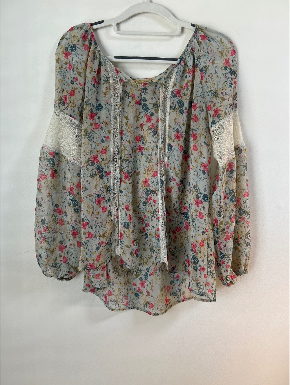 Princess Vera Wang Floral Lace Blouse Medium